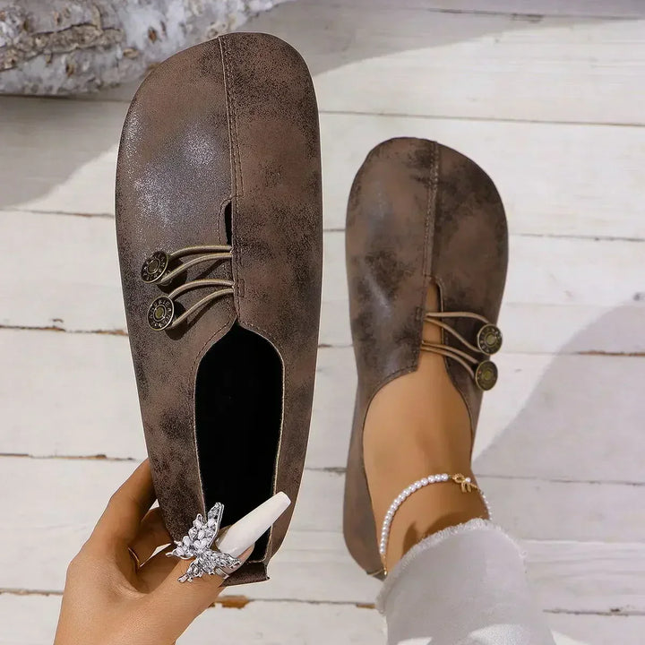 Eirlys | Double-Button Comfort Flats